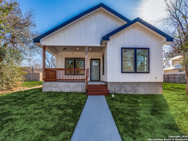 view of front of home with a front lawn and covered porch