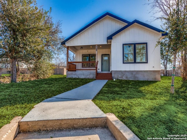 view of front of home with a porch and a front yard