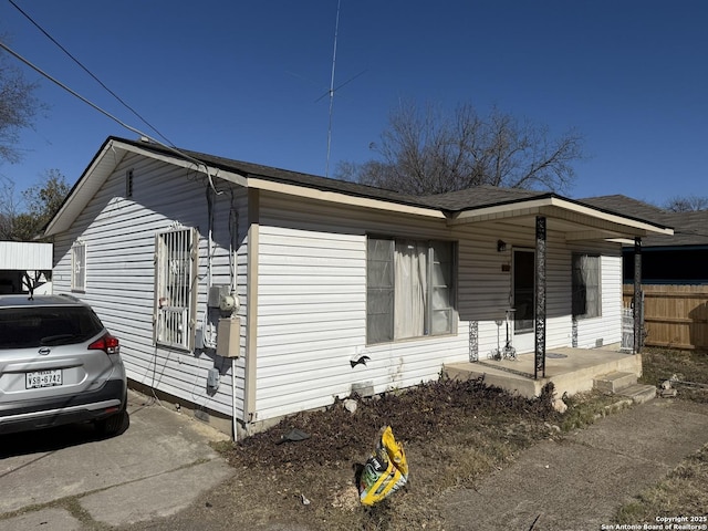 view of front of property featuring covered porch