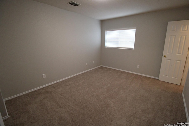 unfurnished room featuring carpet floors