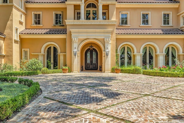 view of front of property featuring french doors