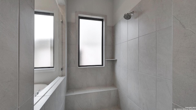 1716 Madden Hvn, San Antonio, TX 78245 - full bath with tiled shower and plenty of natural light