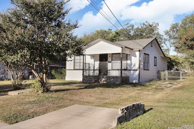 view of front of house featuring a porch and a front lawn