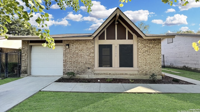 view of front of house featuring a garage and a front lawn