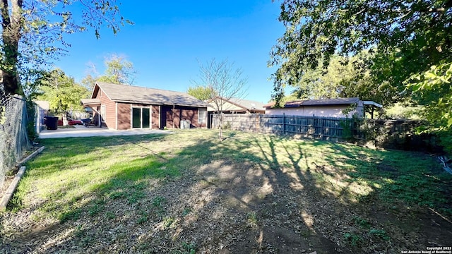 view of yard with a patio area