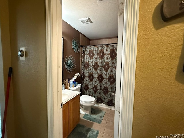 bathroom with toilet, a shower with curtain, a textured ceiling, vanity, and tile patterned flooring