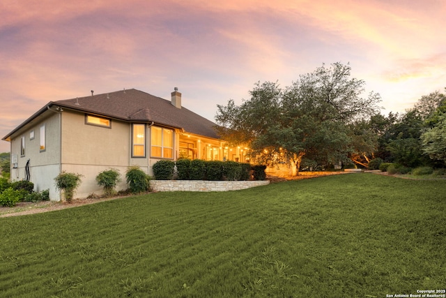 view of yard at dusk