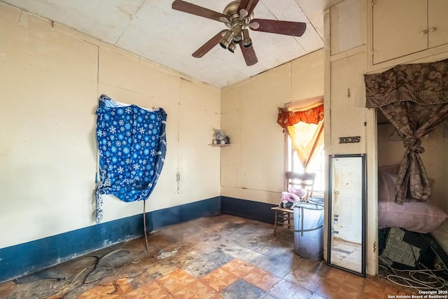 empty room with ceiling fan