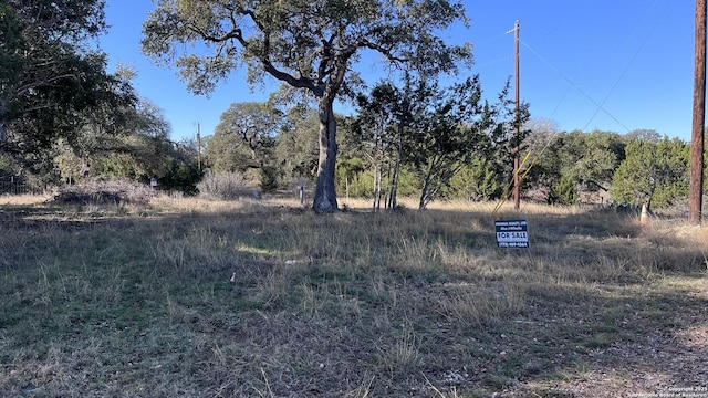 Listing photo 3 for 381 Lakeshore Ln, Bandera TX 78003