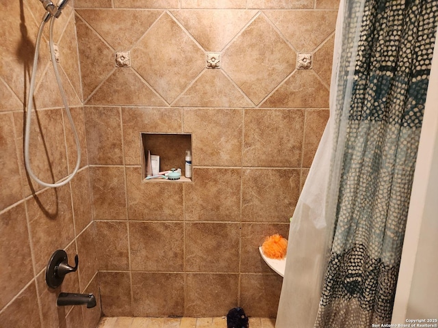 details with shower / tub combo