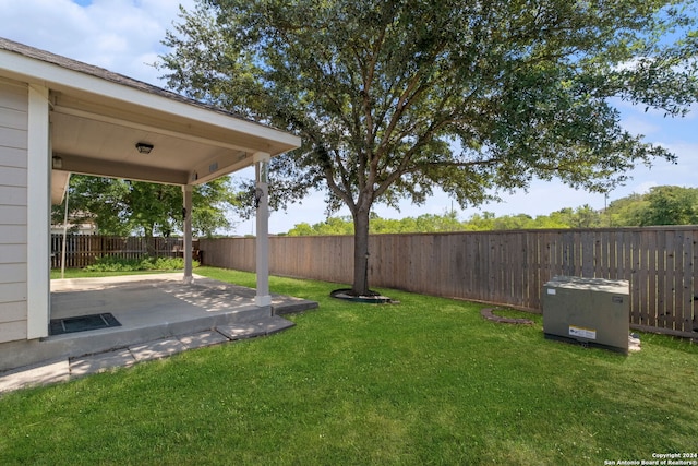 view of yard featuring a patio