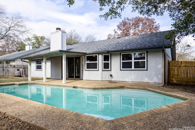 back of house featuring a fenced in pool