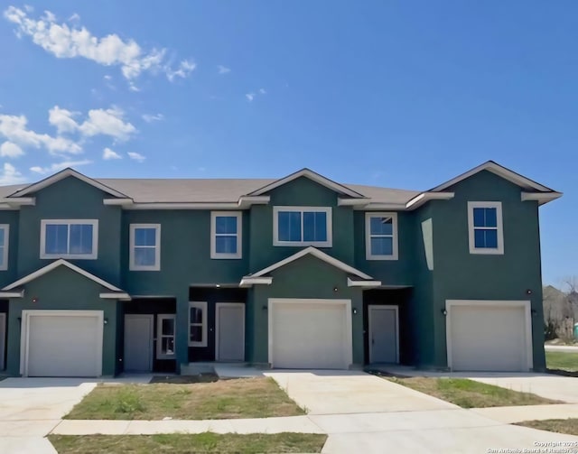 view of front facade featuring a garage