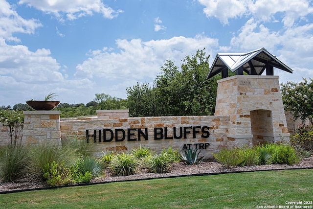 view of community / neighborhood sign