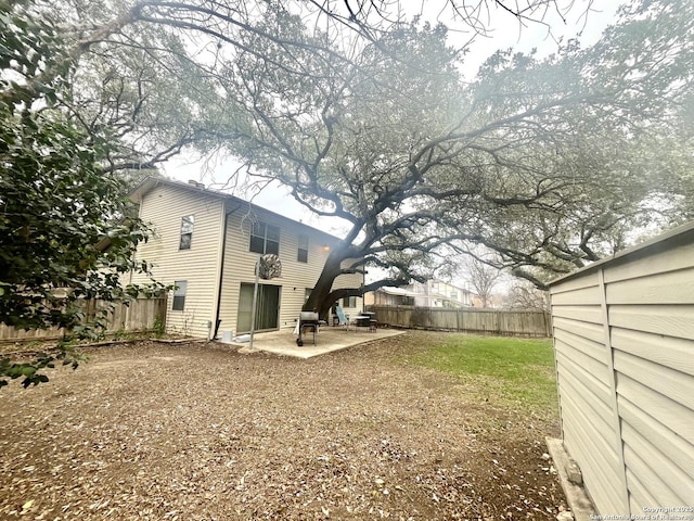 view of yard featuring a patio