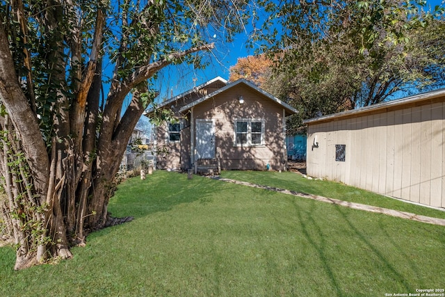 view of front of property with a front lawn