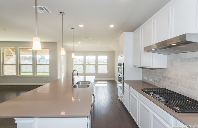 kitchen with stainless steel gas cooktop, an island with sink, and sink