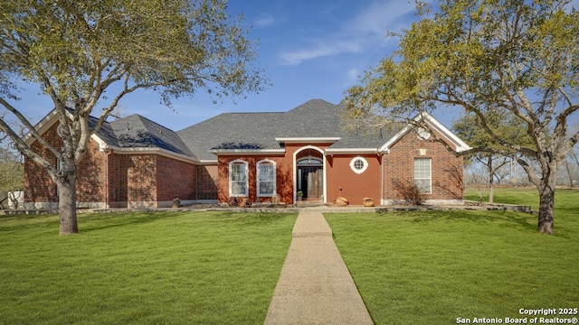 view of front facade with a front lawn