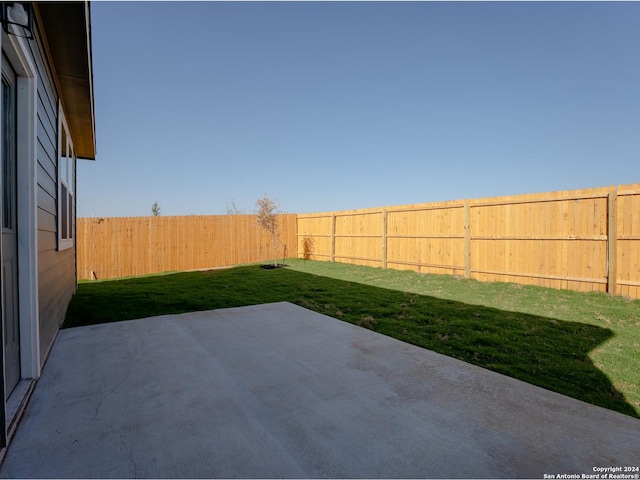 view of yard with a patio area