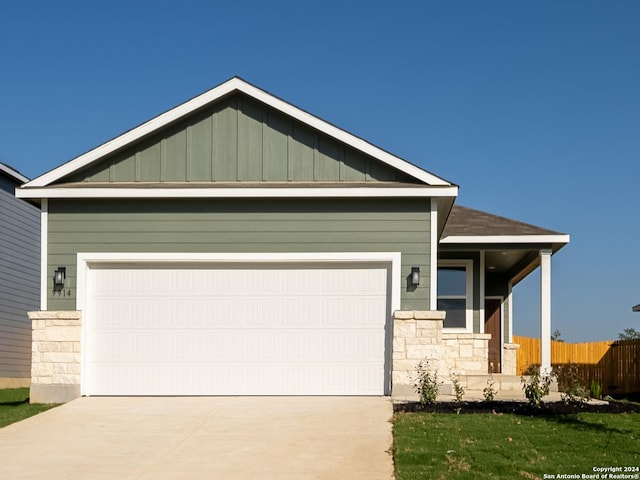 craftsman house featuring a garage