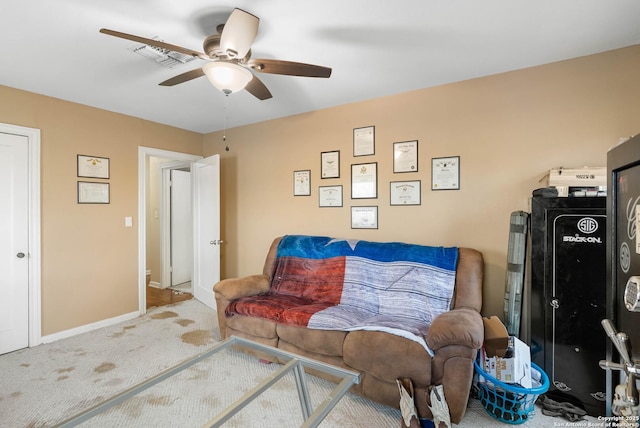 carpeted living room featuring ceiling fan