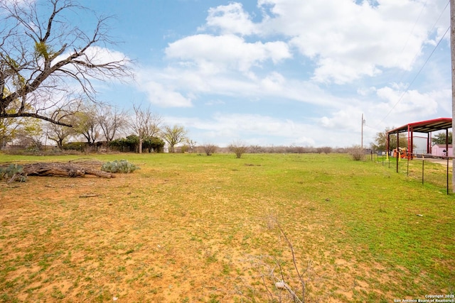 view of yard featuring a rural view