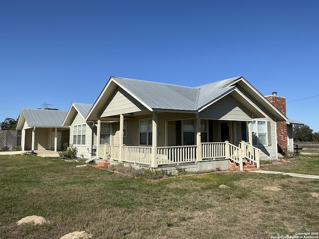 view of front of home featuring a porch and a front yard