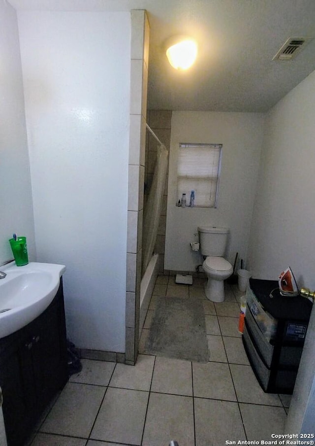 bathroom featuring tile patterned flooring, vanity, a shower with shower curtain, and toilet