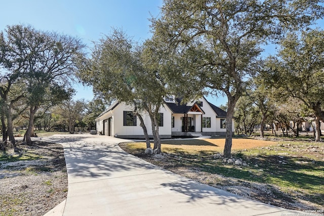 modern farmhouse style home with driveway and an attached garage