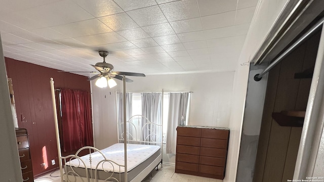 bedroom featuring ceiling fan