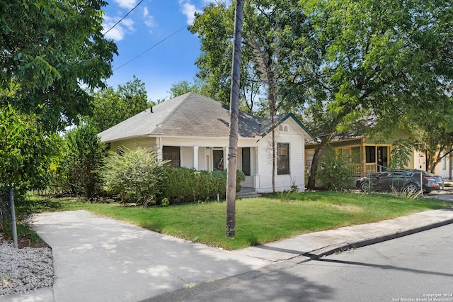 bungalow-style home featuring a front lawn