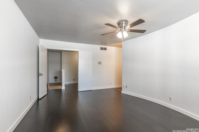 unfurnished room with dark wood-type flooring and ceiling fan