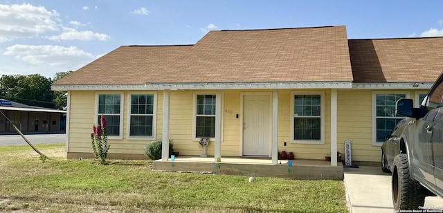 view of front of home featuring a porch and a front yard