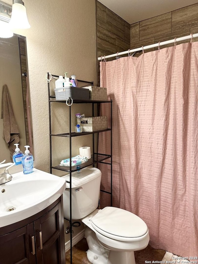 bathroom featuring vanity, a shower with shower curtain, and toilet