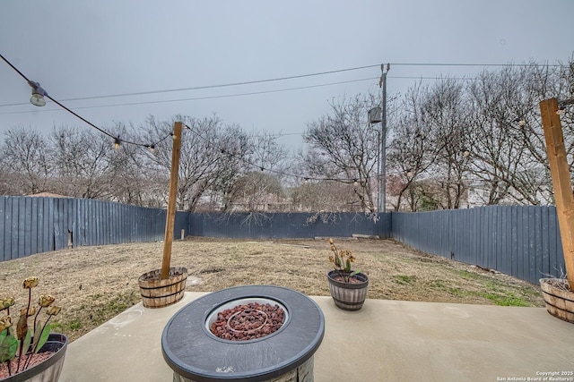 view of patio with an outdoor fire pit