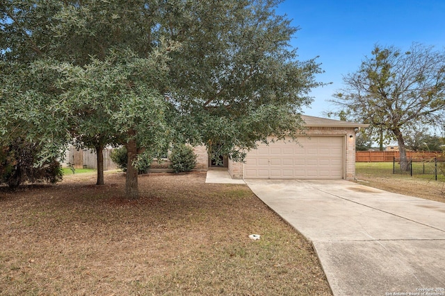 view of front facade featuring a garage and a front yard