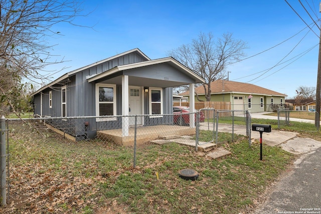 view of front of property featuring a porch