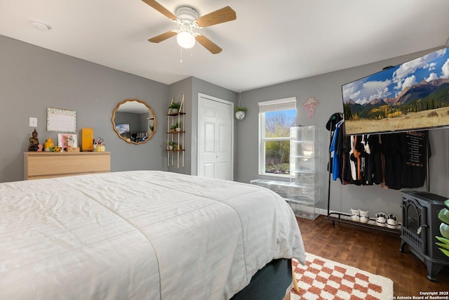 bedroom featuring ceiling fan, dark hardwood / wood-style flooring, and a closet