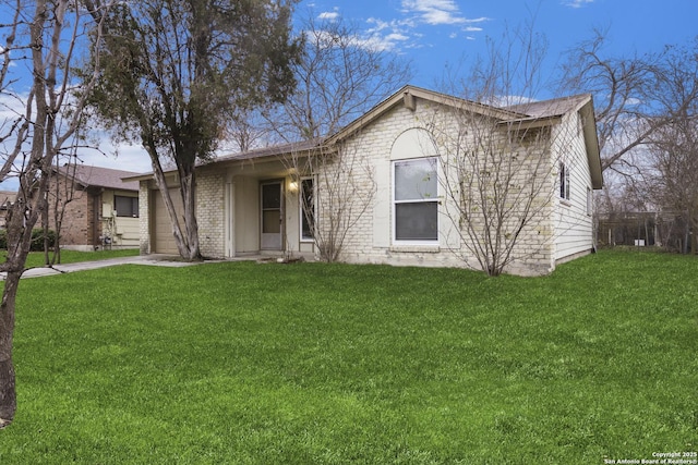 view of front of property featuring a garage and a front yard