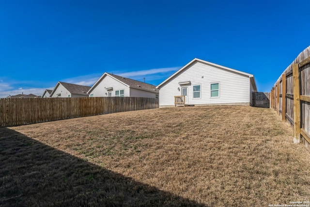 back of house featuring a lawn