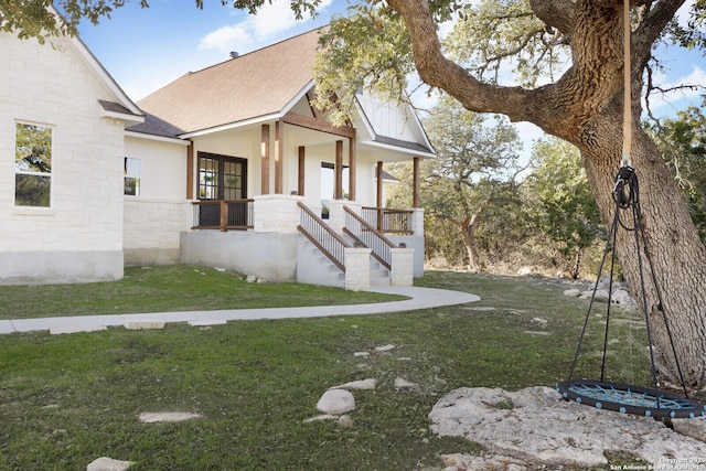 view of front of home featuring a front lawn and covered porch