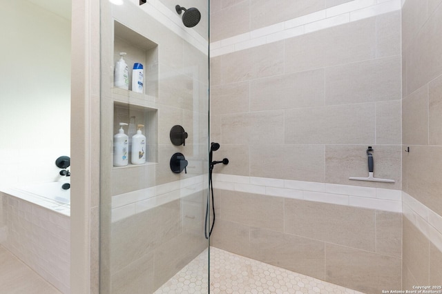 bathroom featuring tiled shower