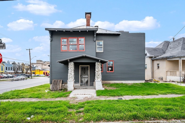 view of front of house featuring a front lawn