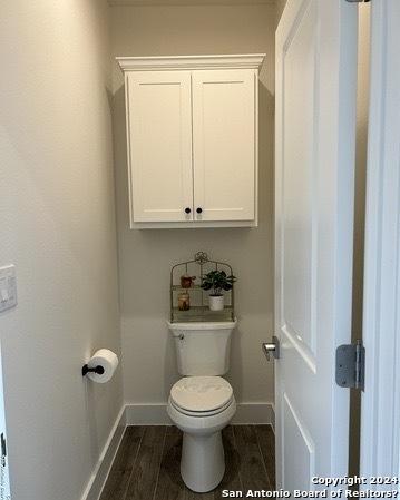 bathroom featuring toilet