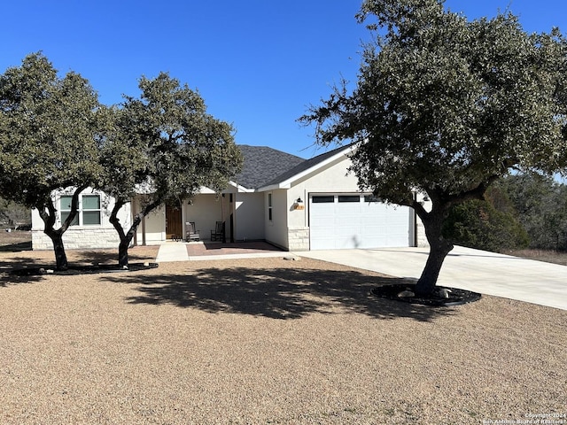 view of front facade featuring a garage