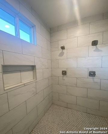 bathroom featuring a tile shower