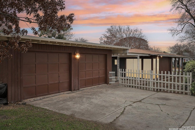 view of front facade with a garage