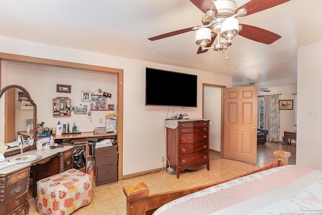 bedroom featuring ceiling fan