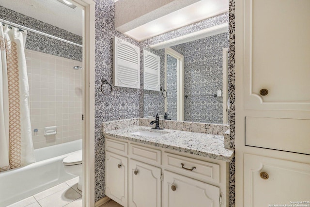 full bathroom with shower / tub combo with curtain, vanity, and toilet