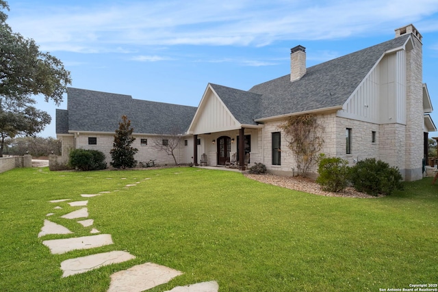 view of front facade with a front lawn